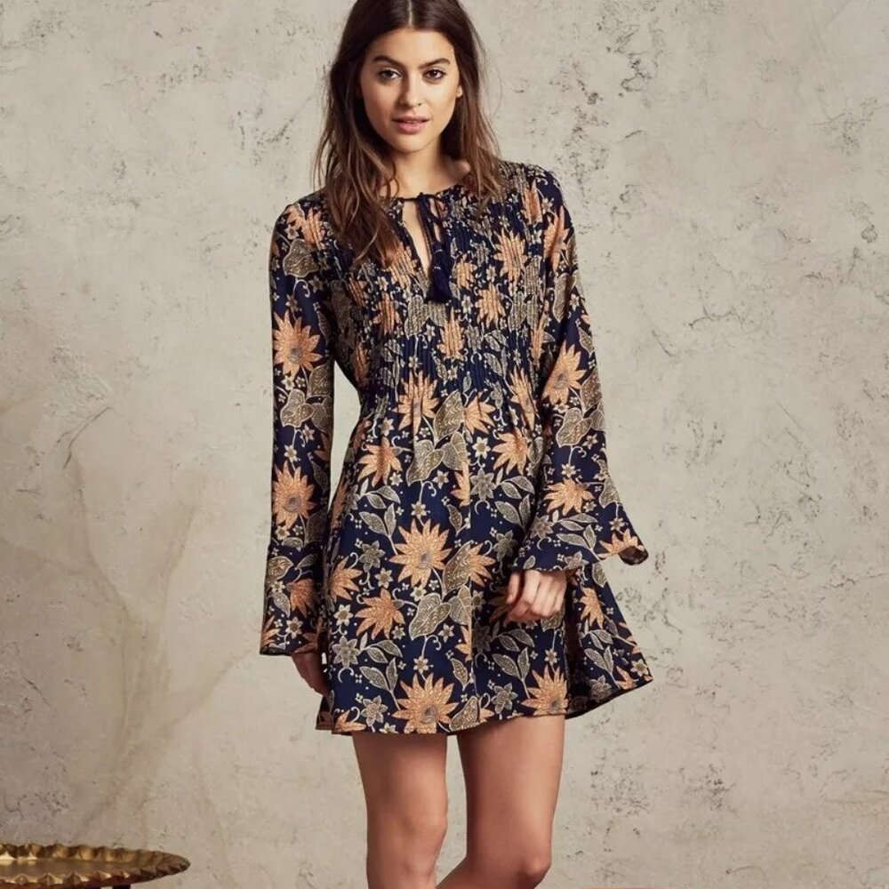 Tularosa Navy Blue Floral Pleated Bell Sleeved Audrey Dress.  SZ XS